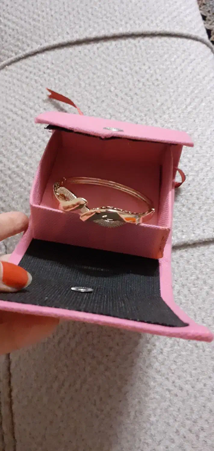 دستبند النگویی|بدلیجات|قدس, شهر‌قدس|دیوار