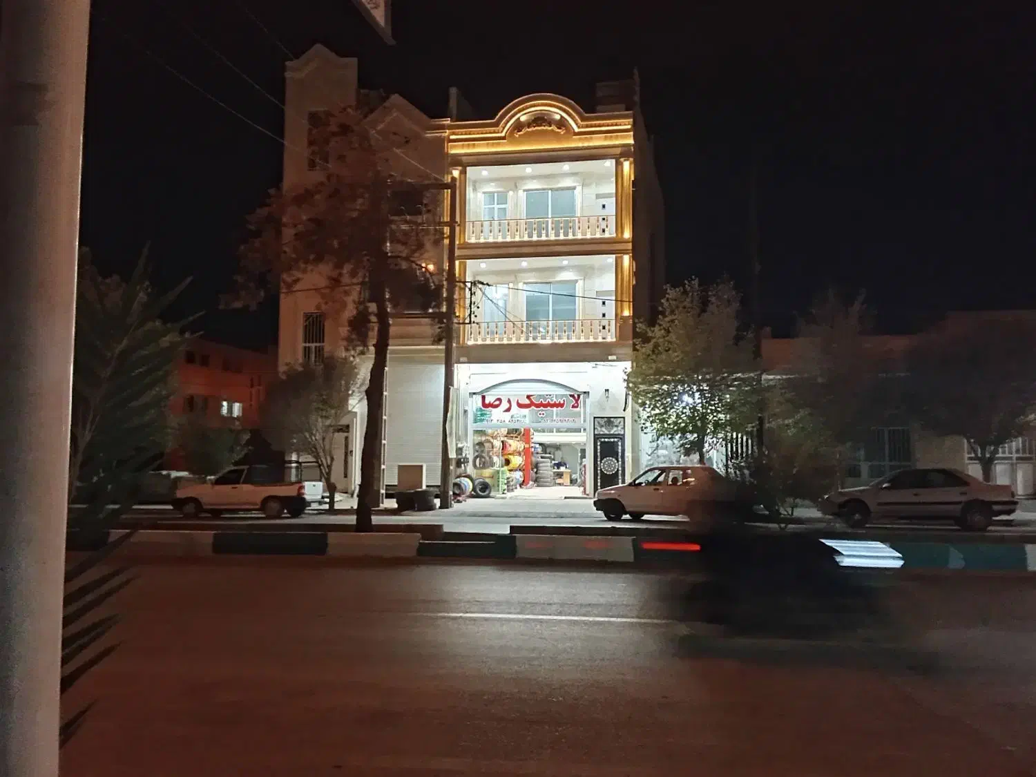 فروش ملک تجاری و مسکونی ۳طبقه بلوار  سرچشمه زارچ|فروش مغازه و غرفه|زارچ, |دیوار