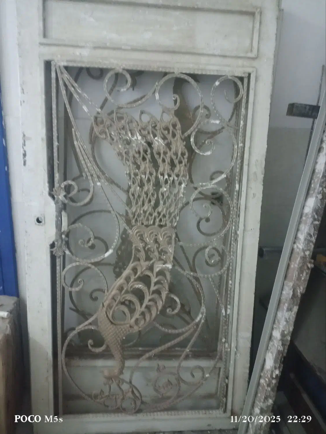 در ورودی حیاط ماشین رو سنگین پروفیل|مصالح و تجهیزات ساختمان|نسیم‌شهر, |دیوار