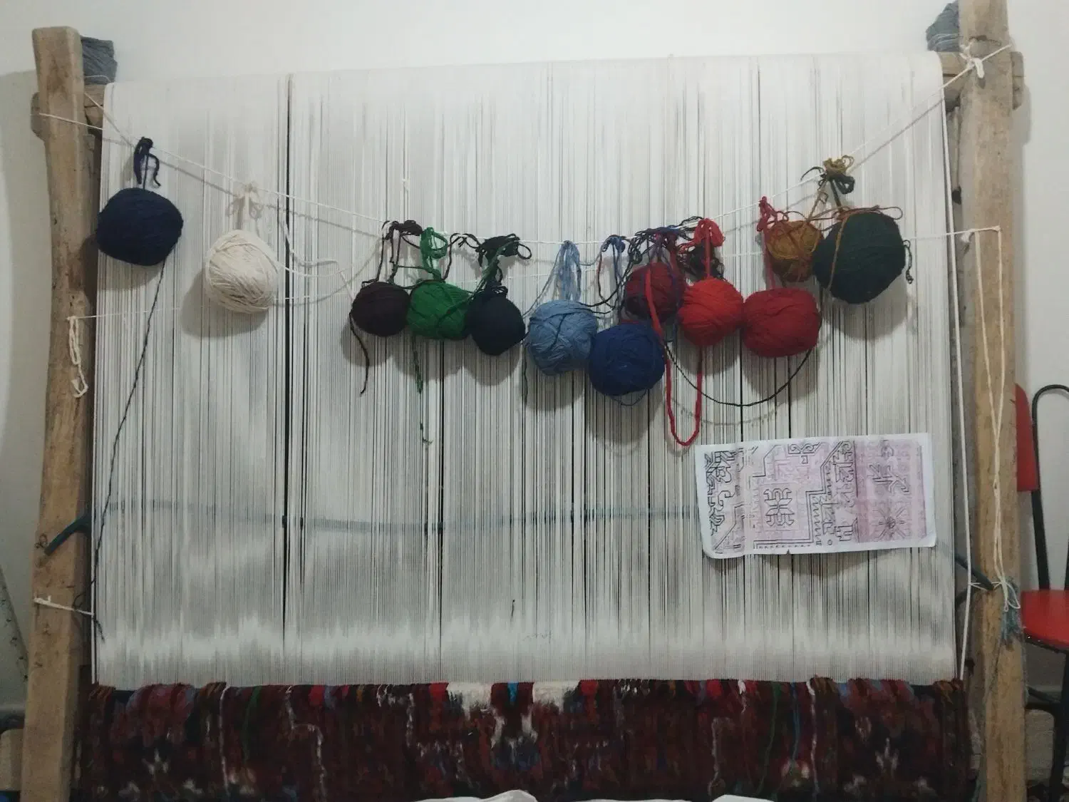 فرش چشمه زان نصف کاره|فرش|اهر, |دیوار