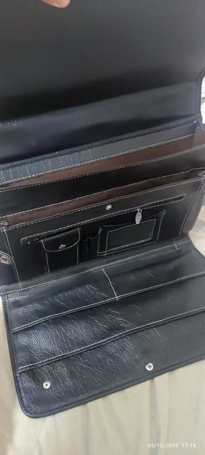 کیف اداری چرم مشکی دارای بند رو دوشی|کیف، کفش، کمربند|ری, صفاییه (چشمه علی)|دیوار