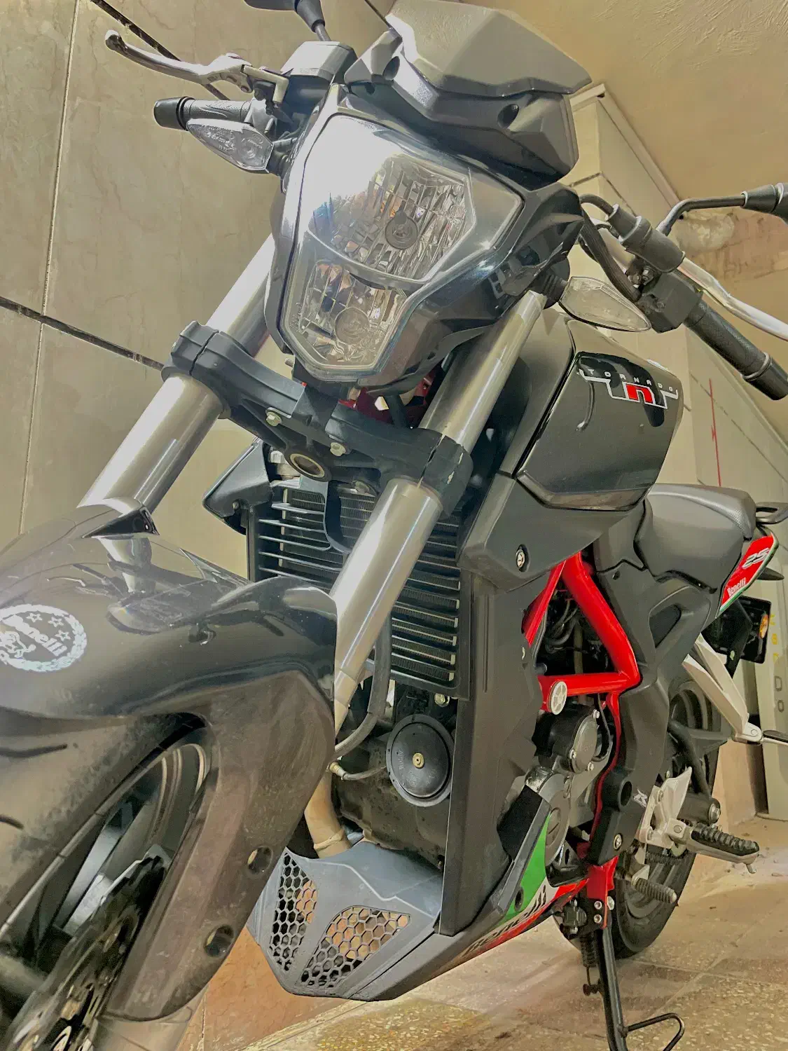 بنلی ۲۵۰ تک سیلندر ۴۸۰۰ تا کار|موتورسیکلت|اصفهان, خانه اصفهان|دیوار