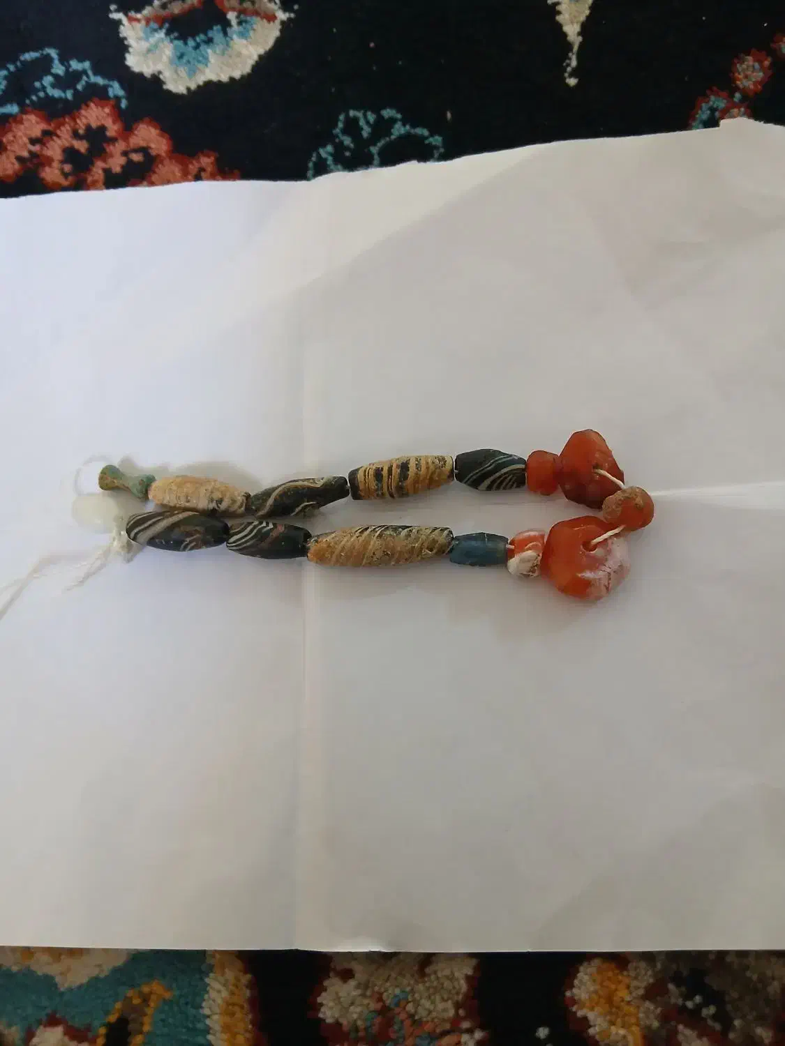 مهره گبری و عقیق|کلکسیون اشیاء عتیقه|قم, زاویه|دیوار