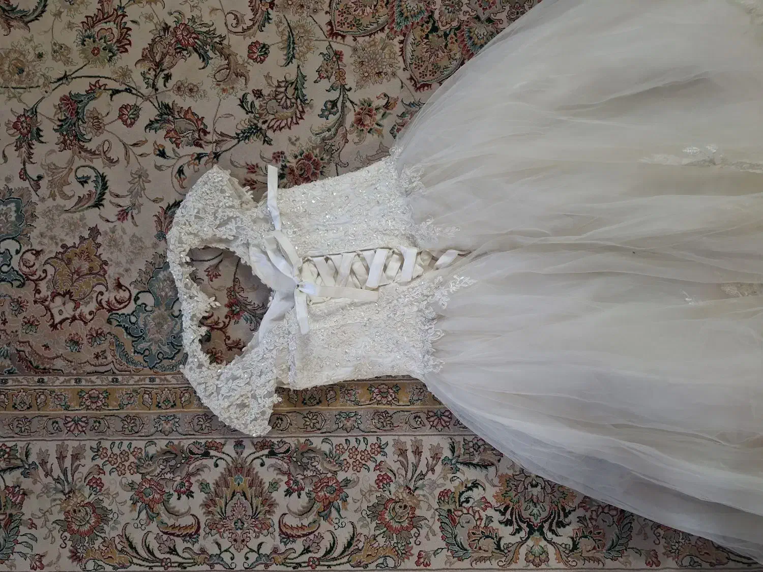 لباس عروس|لباس|نیشابور, بنیاد شهید|دیوار