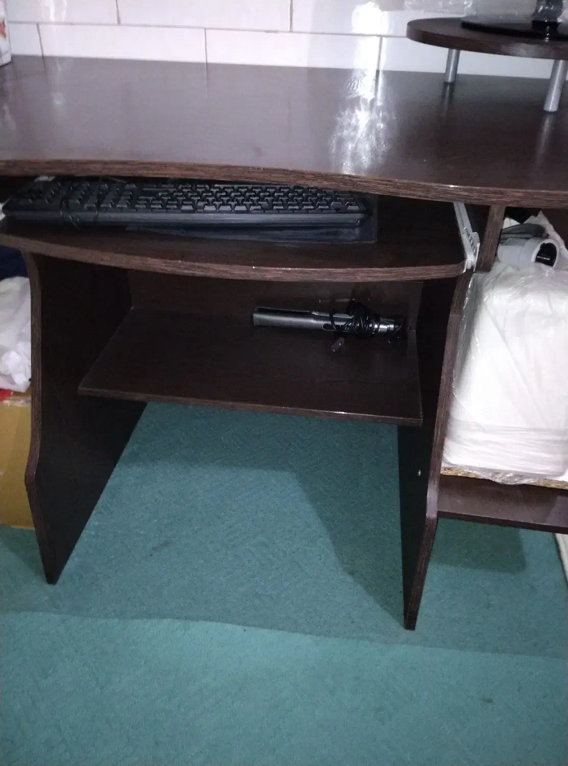 میز تحریر و کامپیوتر در حد نو|میز تحریر و کامپیوتر|قرچک, مهدیه|دیوار