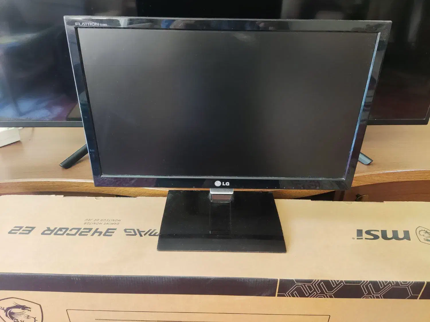 مانیتور ال جی 19 اینچ|قطعات و لوازم جانبی رایانه|شیراز, شهرک گلدشت حافظ|دیوار