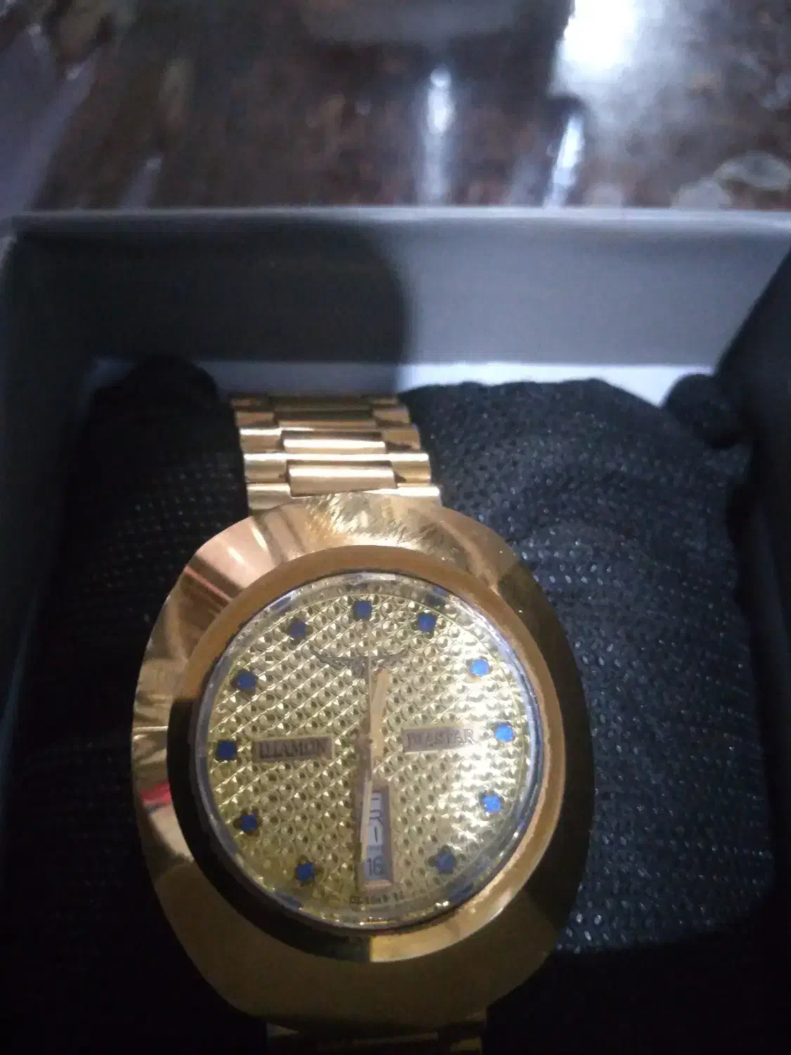 ساعت|ساعت|شیراز, پانصد دستگاه ارتش|دیوار