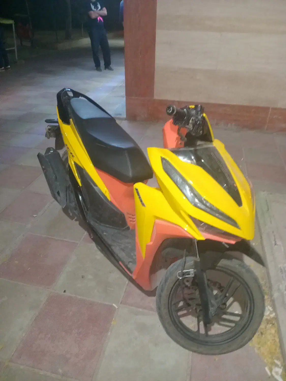 طرح کلیک هانی 150 سی سی|موتورسیکلت|پرند, فاز ۴|دیوار