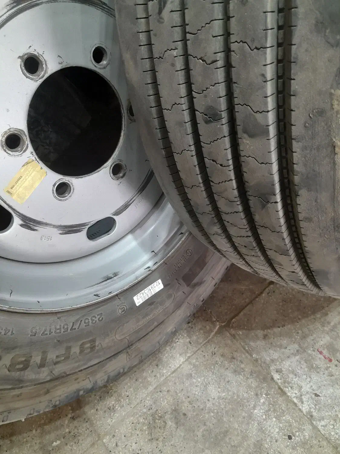 لاستیک‌تیوپلس‌نیسان‌خاوری|قطعات یدکی و لوازم جانبی|ملک‌آباد, |دیوار