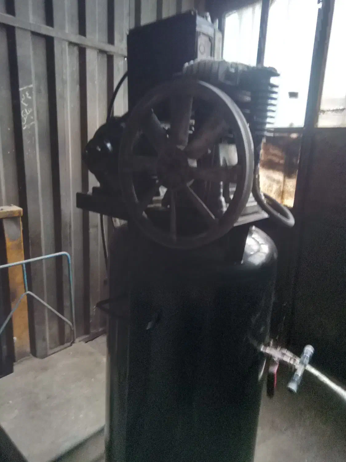 کمپرسور ۲۵۰ لیتری سه فاز|ابزارآلات|تهران, شهرک شریفی|دیوار