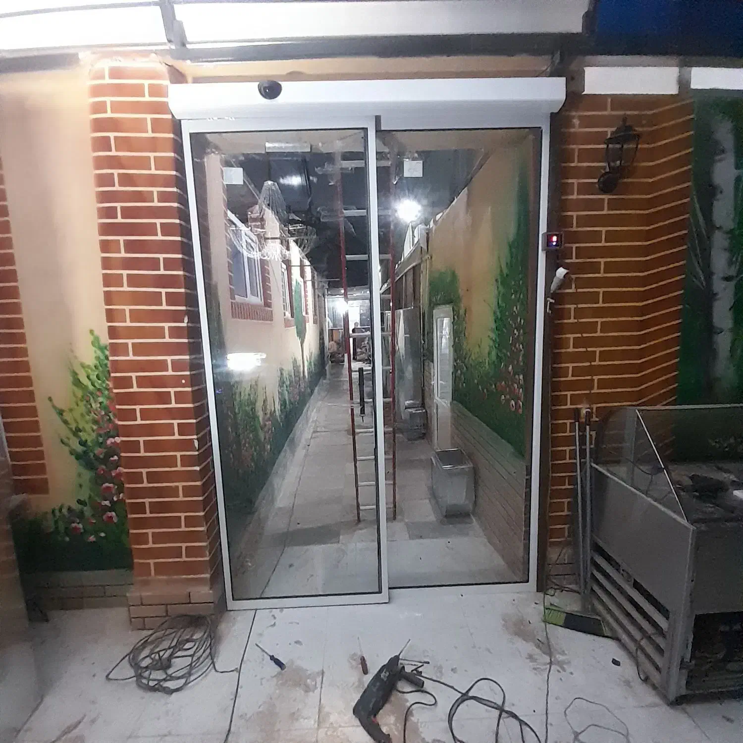 شیشه ضد گلوله و درب های اتومات و دستی|خدمات پیشه و مهارت|تهران, خاک سفید|دیوار