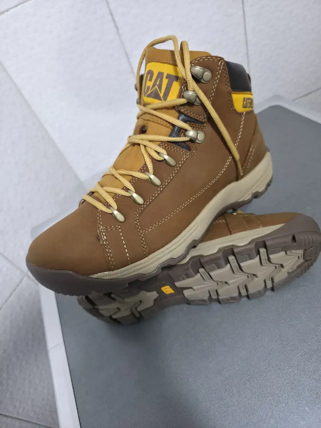 کفش کوهنوردی استوک اورجینال مارک CATآمریکادرصدرا|کیف، کفش، کمربند|شیراز, علوم پزشکی|دیوار