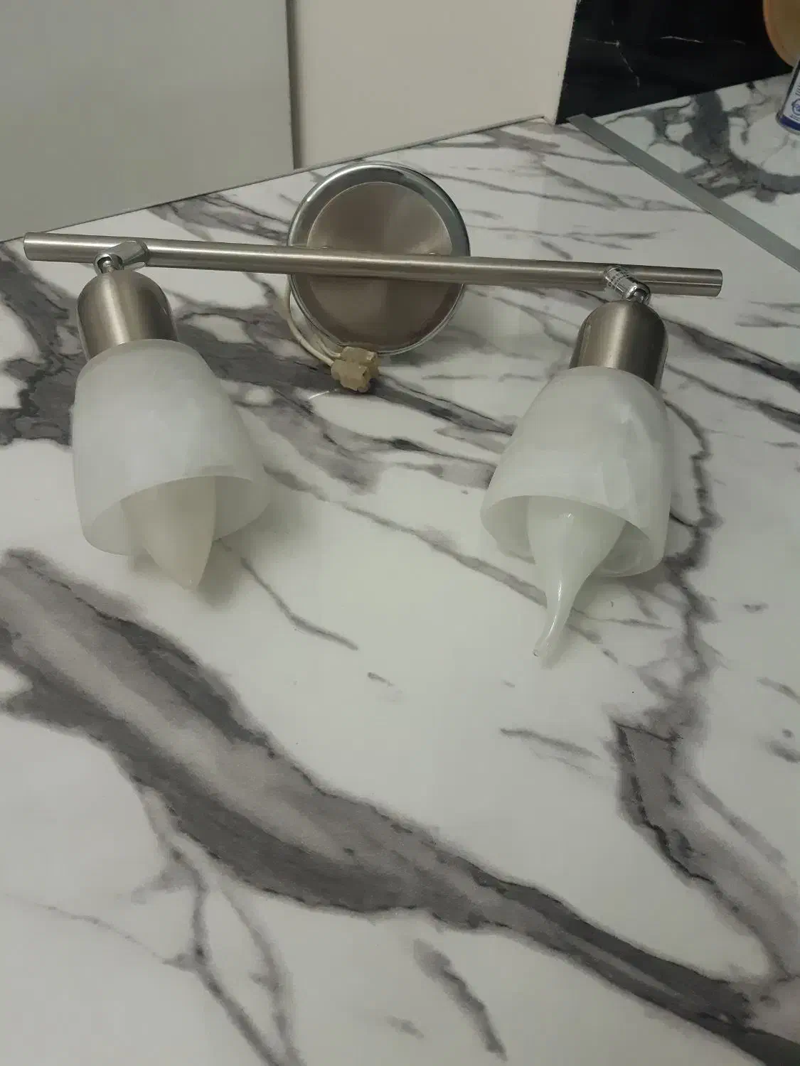 دیوار کوب  در حد نو  و تمیز|لوستر و چراغ آویز|کرج, شاهین‌ویلا|دیوار