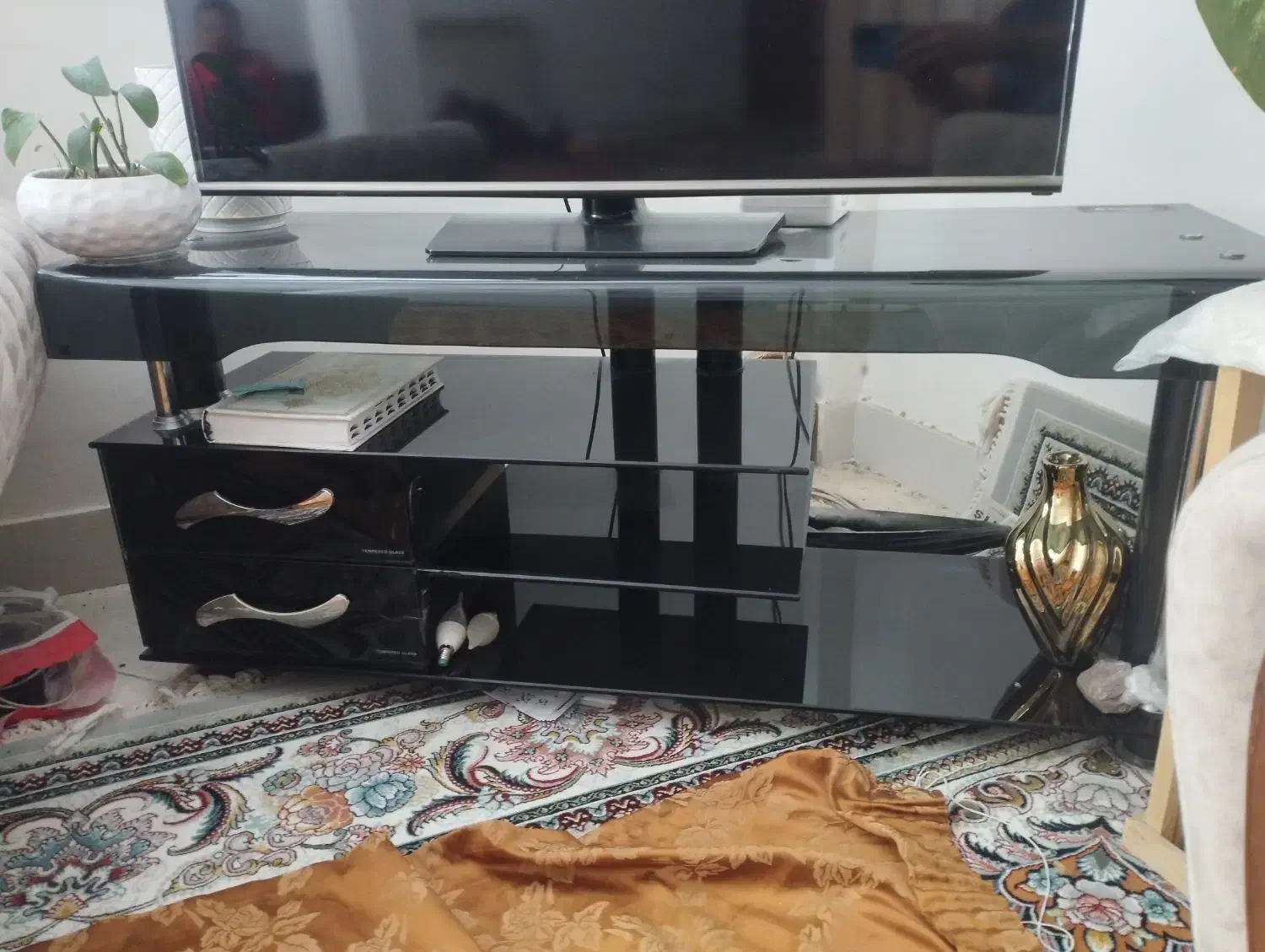 میزتلویزیون سالم و کم کار|میز تلویزیون|مشهد, ولیعصر (شهرک غرب)|دیوار