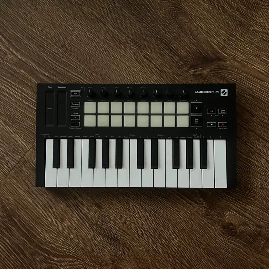 Novation launchkey mini 25 mk3 midi keyboard|پیانو، کیبورد، آکاردئون|تهران, تجریش|دیوار