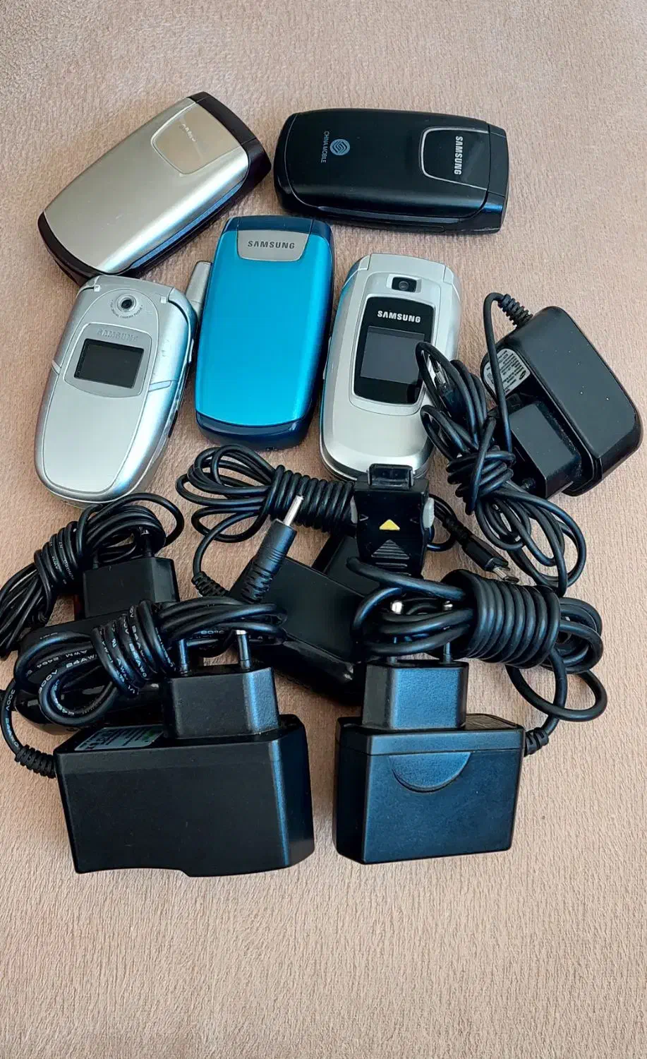 گوشی تاشو|موبایل|هشتگرد, شهرک اداری|دیوار