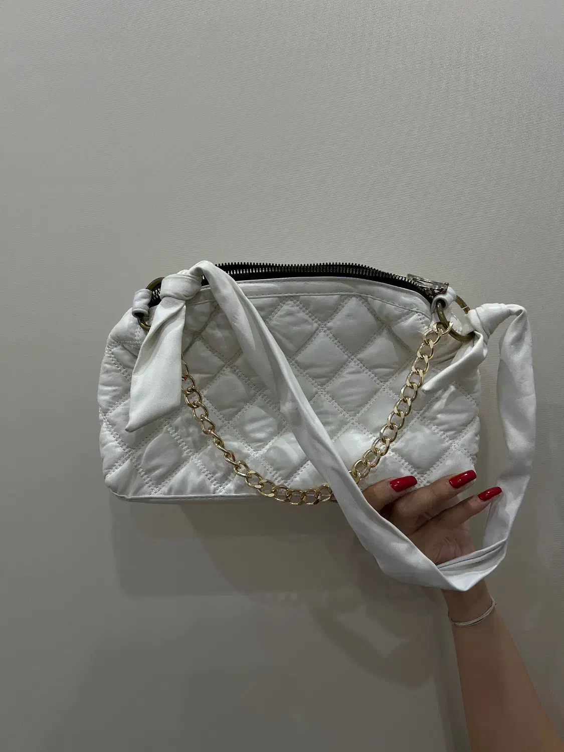 کیف سفید|کیف، کفش، کمربند|رشت, گلسار|دیوار