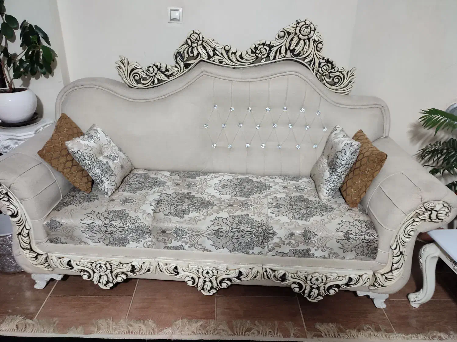 مبل|مبلمان خانگی و میز عسلی|صدرا-فارس, فاز ۱|دیوار