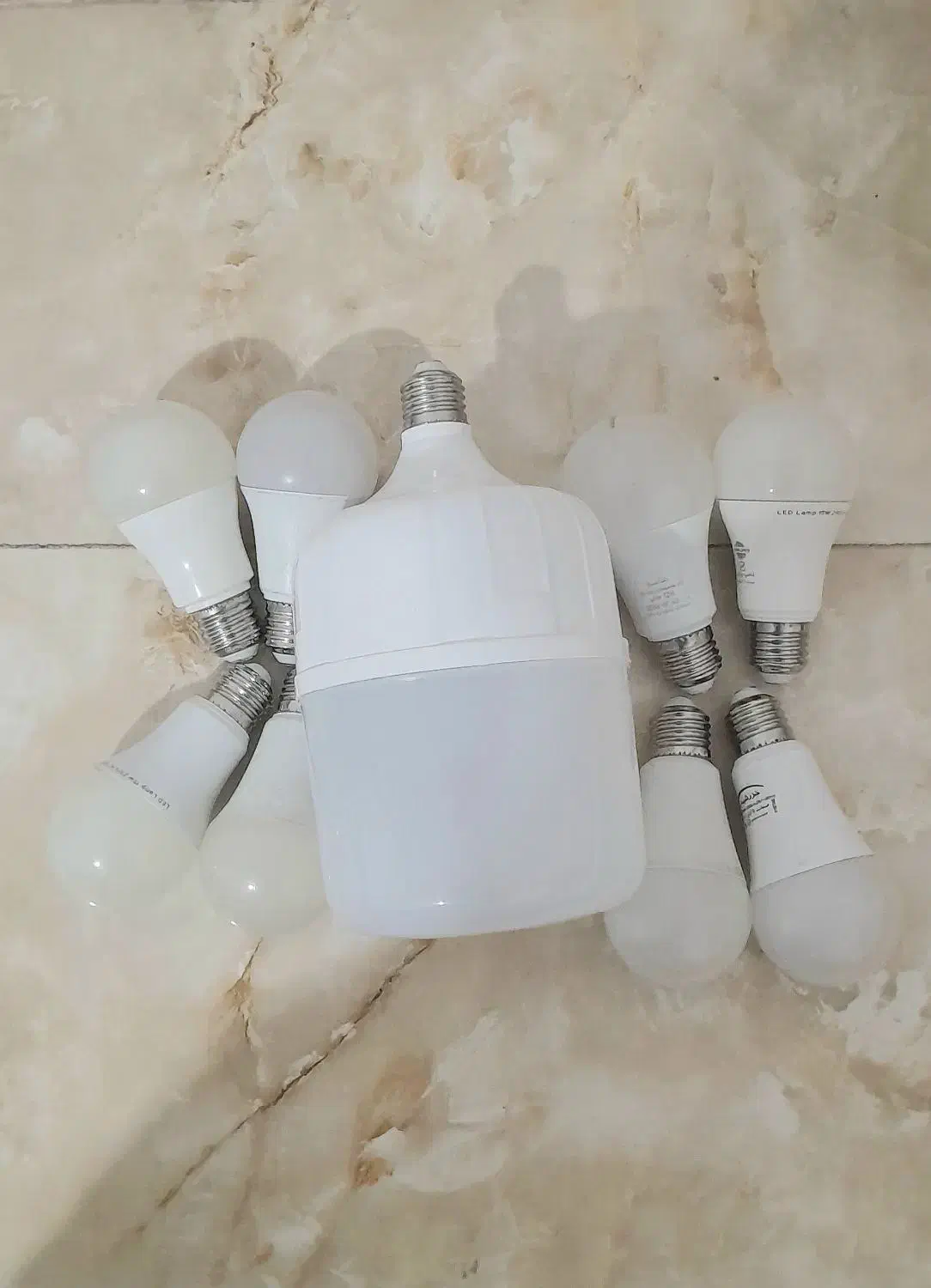 تعدادی لامپ ال ای دی در حد نو|لامپ و چراغ|رشت, بوسار|دیوار