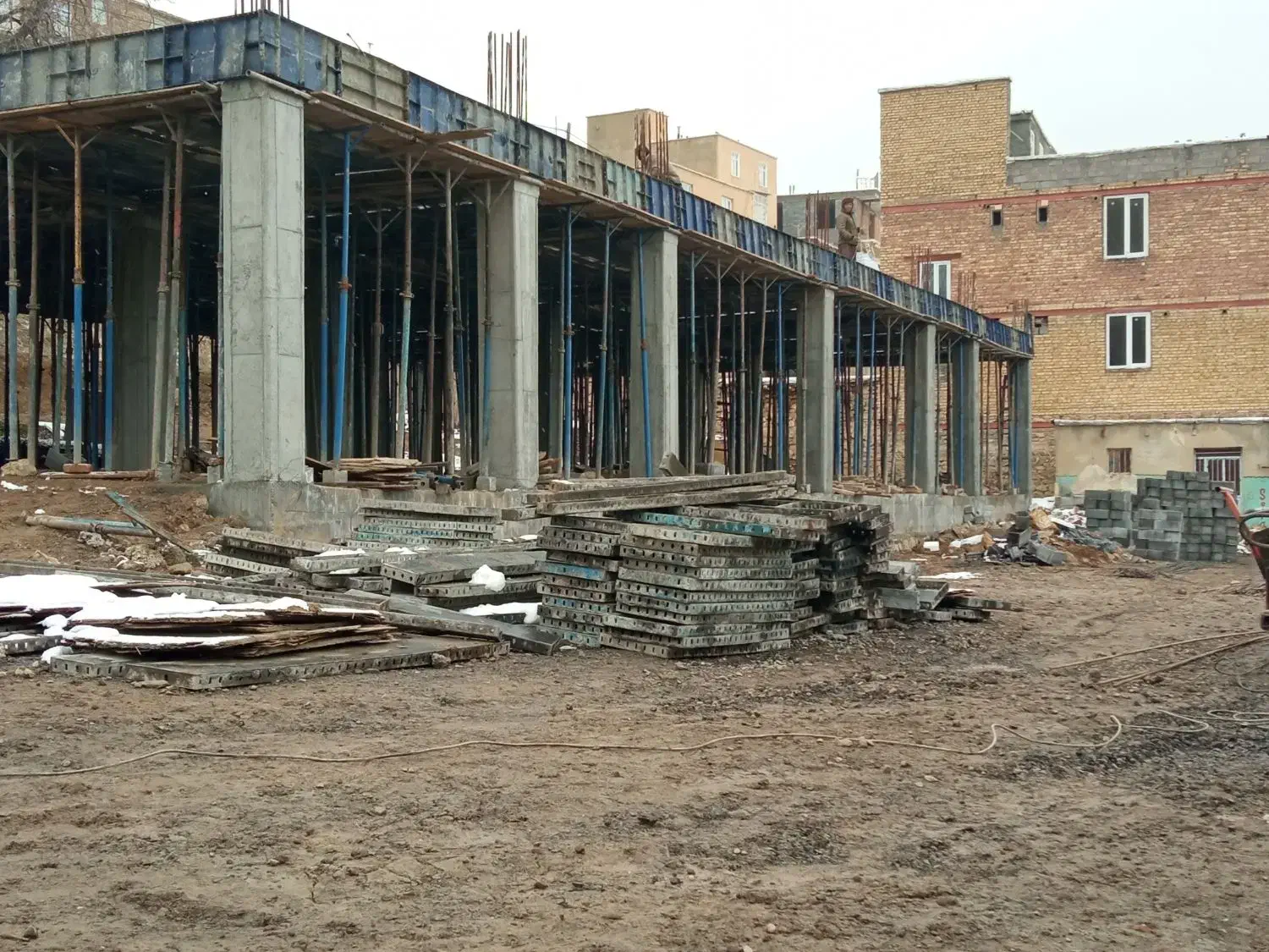 آرماتوربندی و اسکلت بتنی و قالبندی|خدمات پیشه و مهارت|سنندج, |دیوار