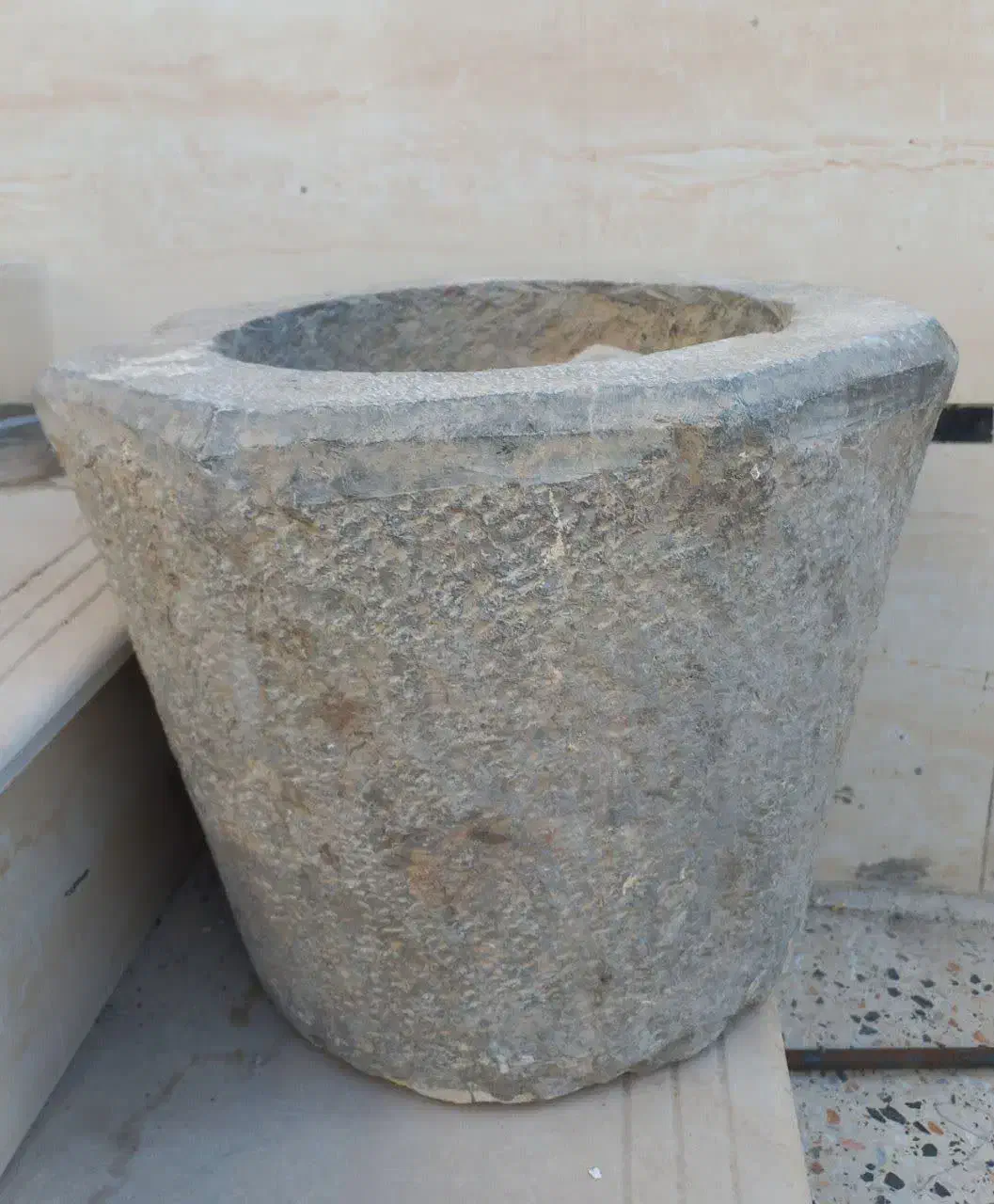 یانه سنگی|کلکسیون اشیاء عتیقه|خمینی‌شهر, |دیوار