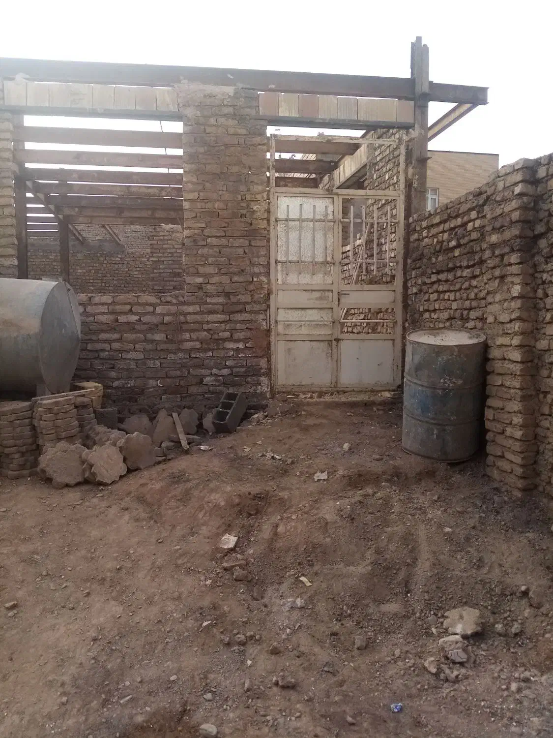 تانکر، درب وپنجره آهنی کانال کولر|مصالح و تجهیزات ساختمان|نیشابور, تختی|دیوار