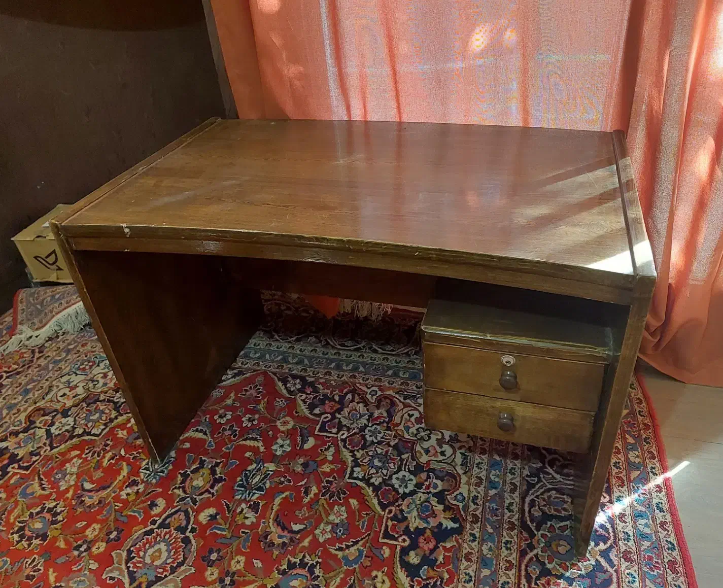 میز تحریر تمام چوبی|میز تحریر و کامپیوتر|اصفهان, باغ دریاچه|دیوار