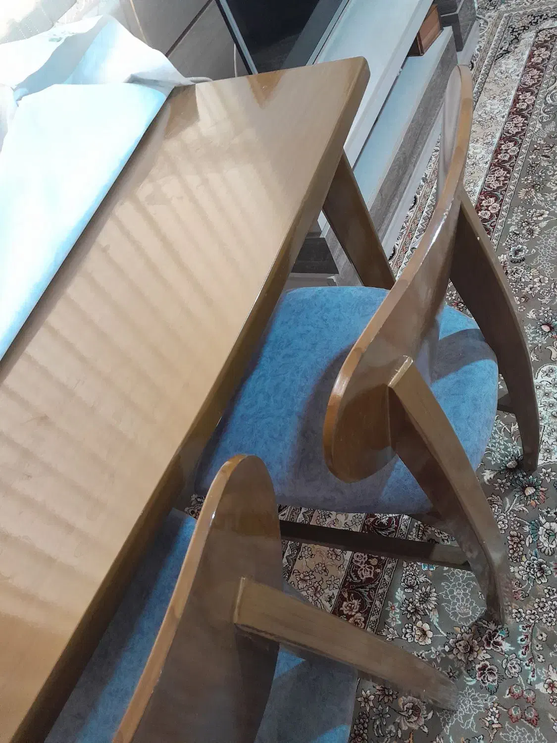 سرویس چهار نفره|میز و صندلی غذاخوری|شیراز, شیخ روزبهان|دیوار