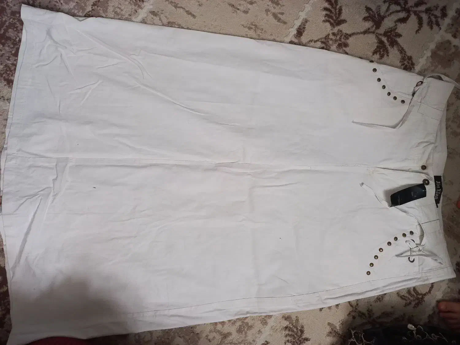 دامن سفید|لباس|اردبیل, |دیوار