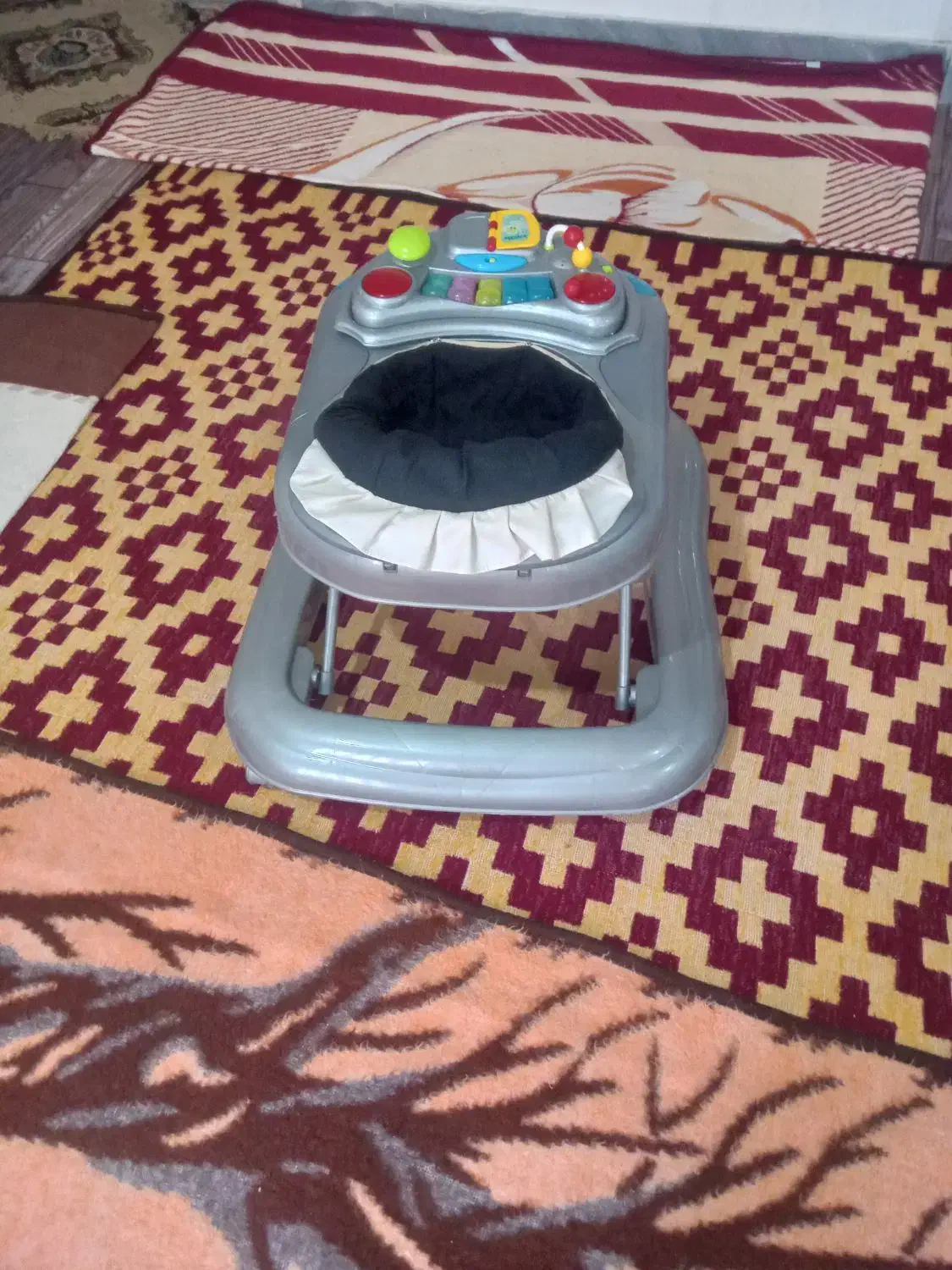 یک روروئک سالم و نو|کالسکه و لوازم جانبی|سهند, |دیوار