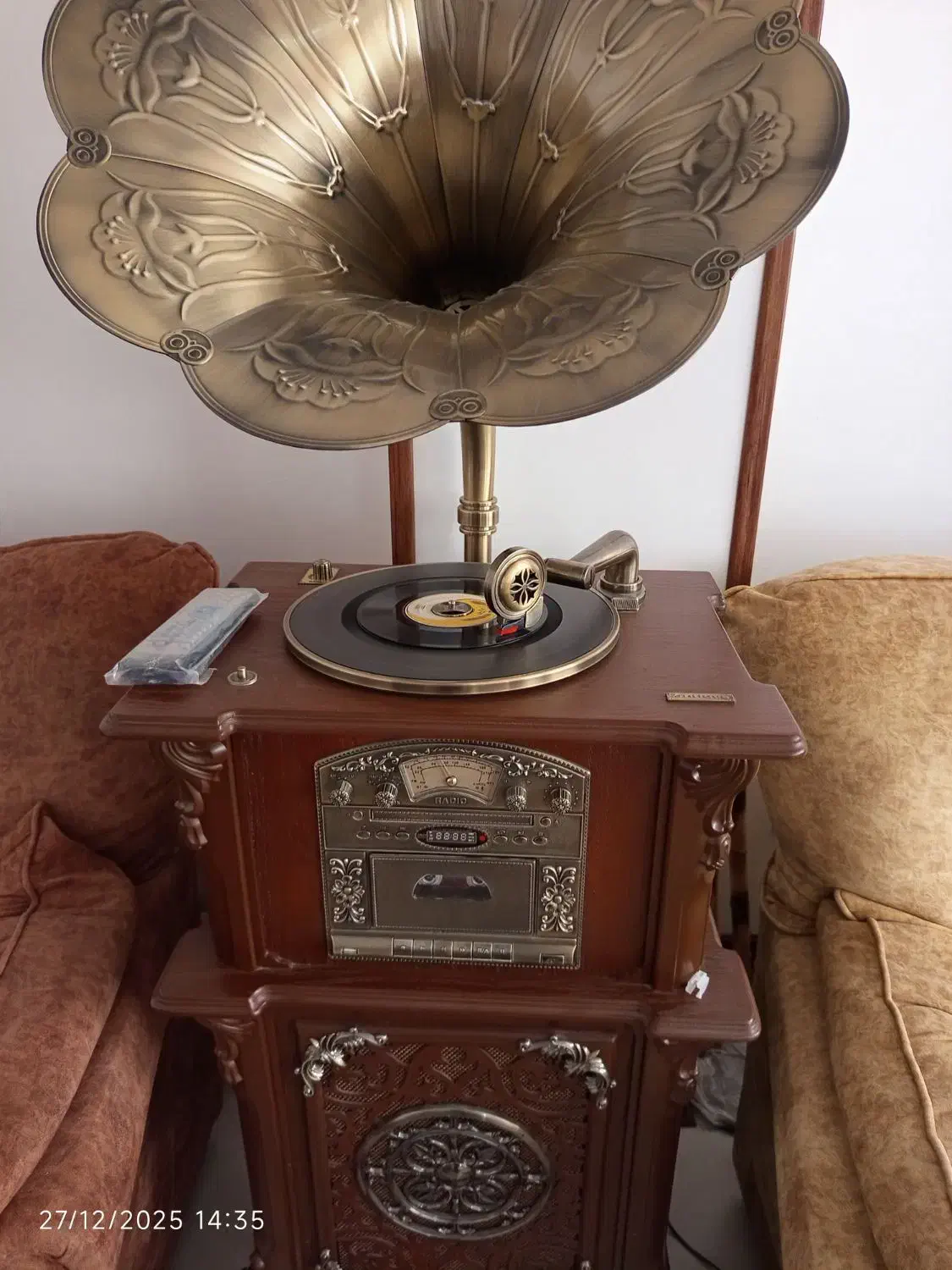 گرامافون ایستاده آنتیک|سیستم صوتی خانگی|یزد, |دیوار