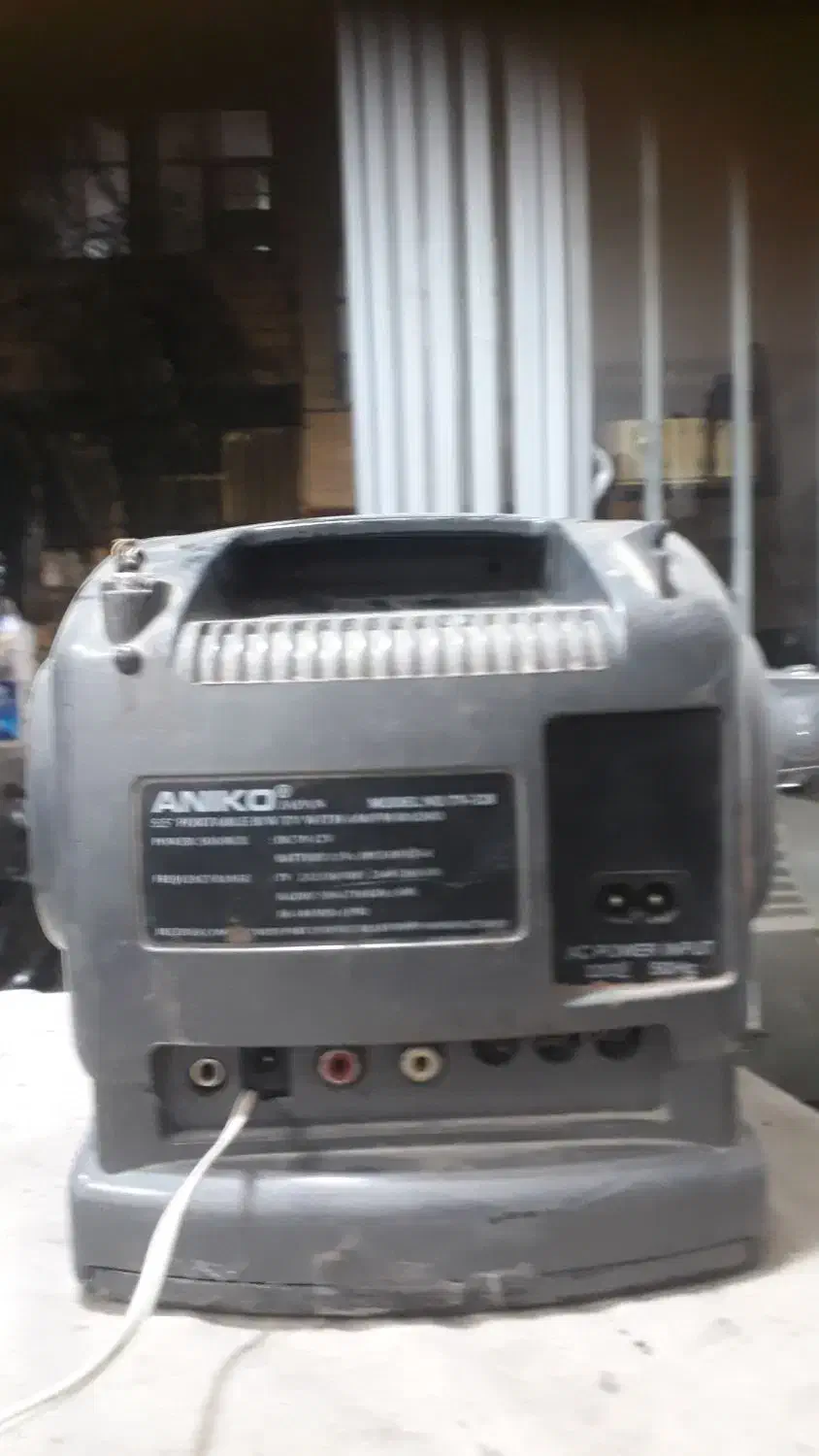 تلوزیون عتیقه کوچک بسیار قدیمی سالم|تلویزیون و پروژکتور|سبزوار, امیر کبیر|دیوار