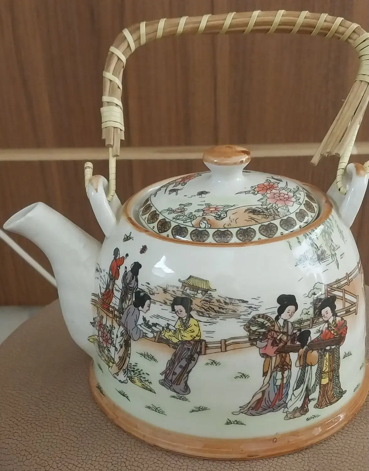 قوری چینی دسته چوبی|قوری، کتری، قهوهساز دستی|نجفآباد, نمازی|دیوار