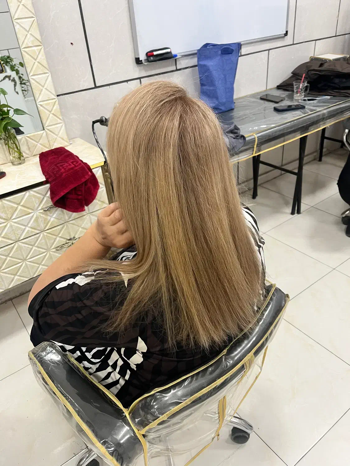 مدل رایگان رنگ و لایت|خدمات آرایشگری و زیبایی|مشکیندشت, |دیوار