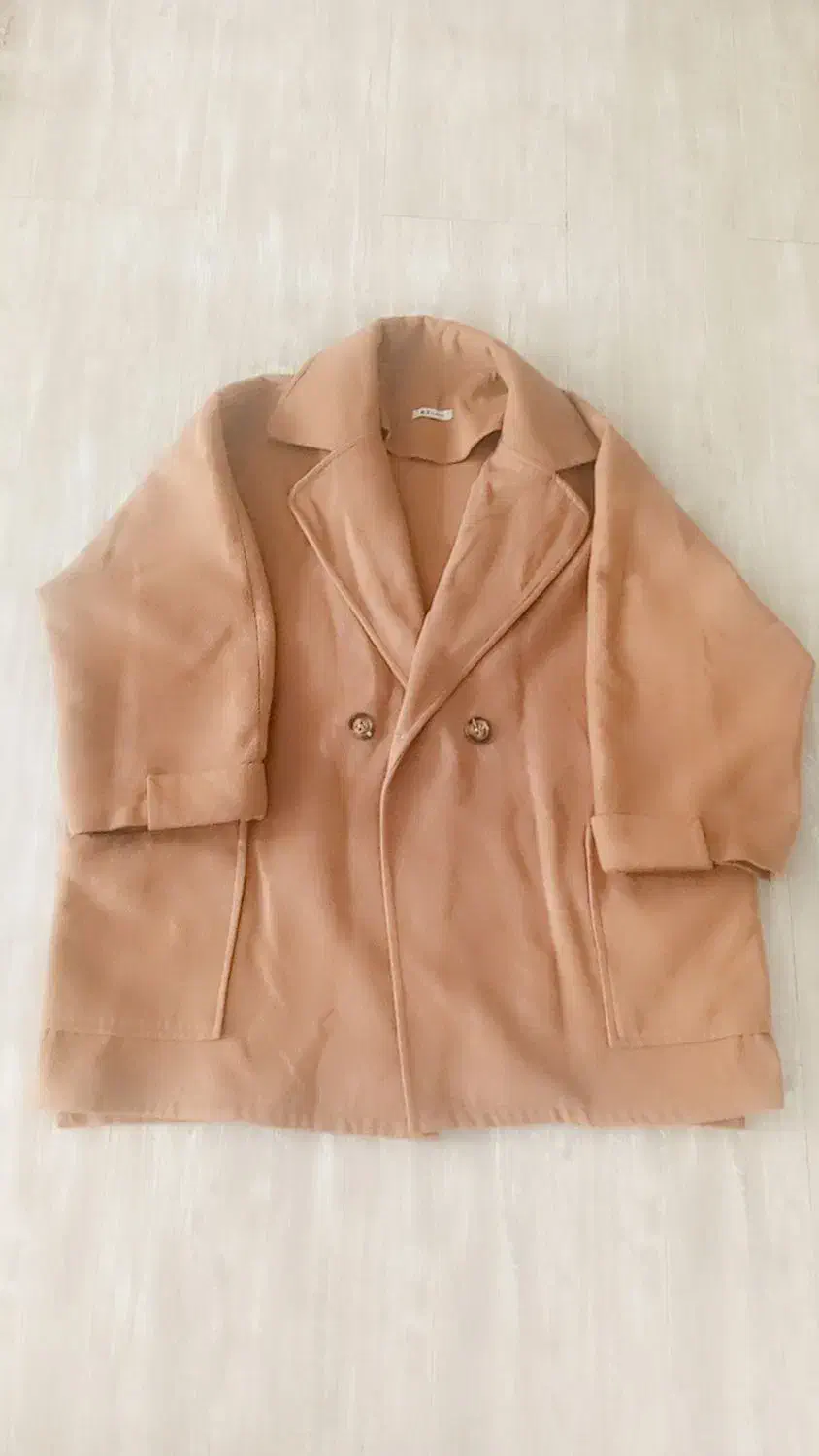 تعدادی لباس|لباس|ایلام, |دیوار