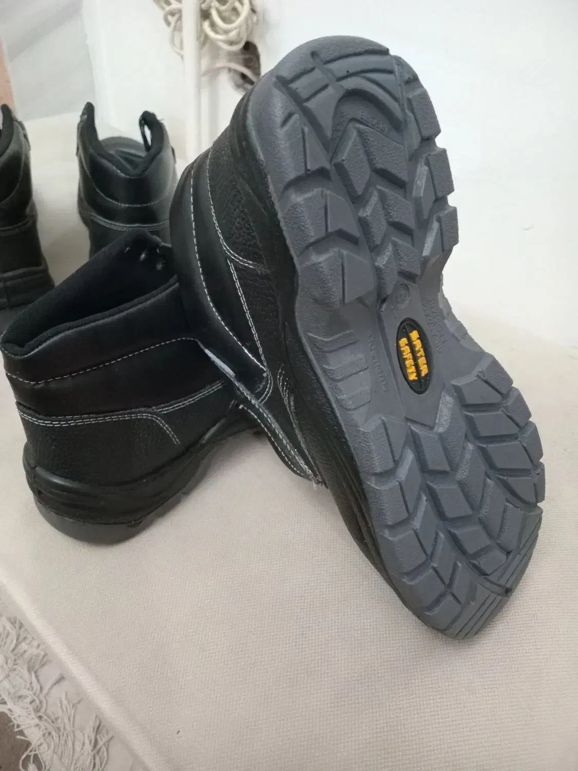 کفش ایمنی|کیف، کفش، کمربند|بهشهر, |دیوار