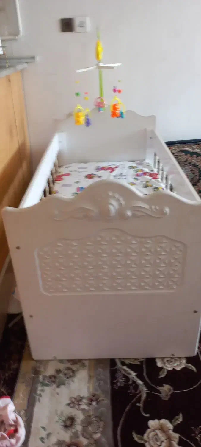 تخت کودک|تخت و صندلی بچه|قم, شهر قائم|دیوار