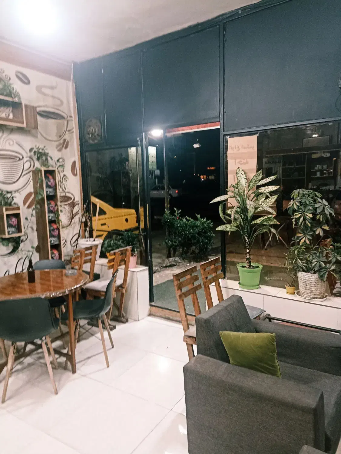 اجاره مغازه بر خیابان اصلی|اجارهٔ مغازه و غرفه|رشت, کوی حسینی|دیوار