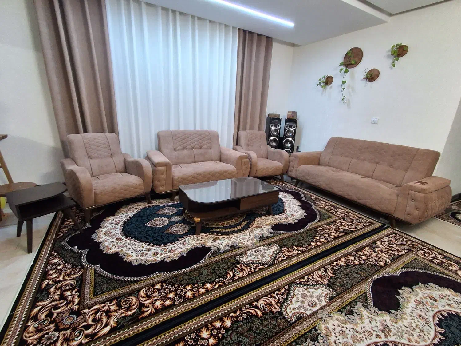 مبل راحتی|مبلمان خانگی و میز عسلی|کرج, شاهین‌ویلا|دیوار