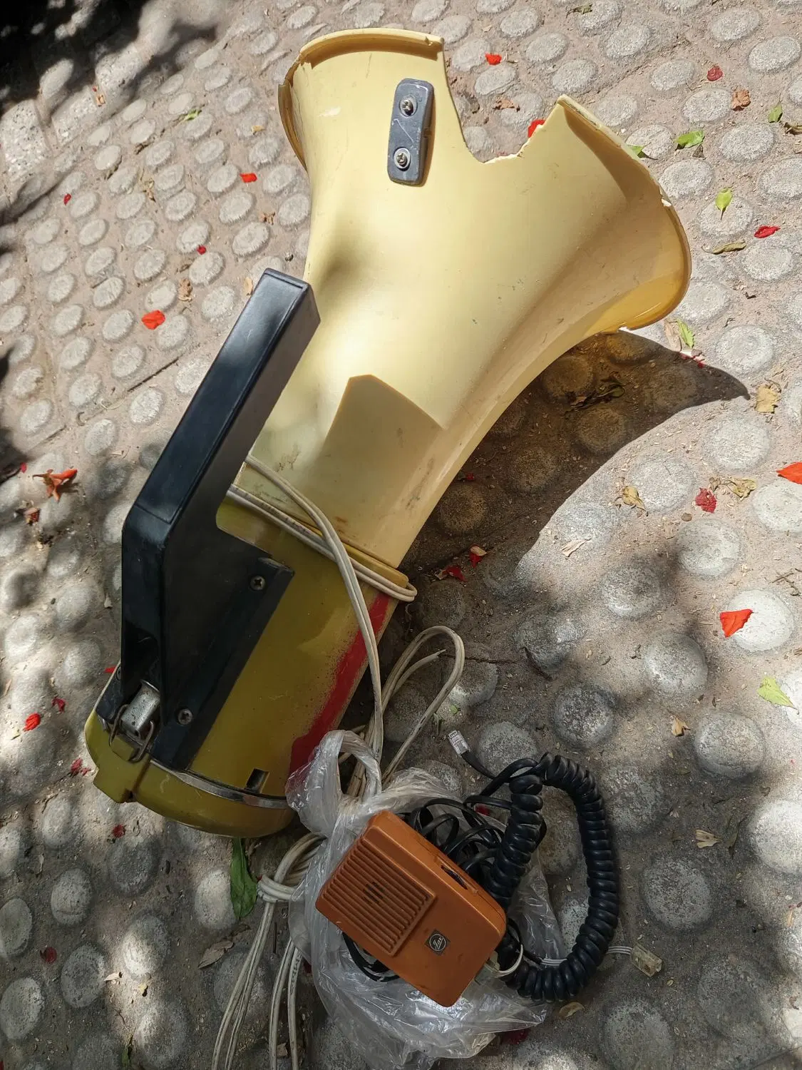بلند گو|صوتی و تصویری|آشخانه, |دیوار
