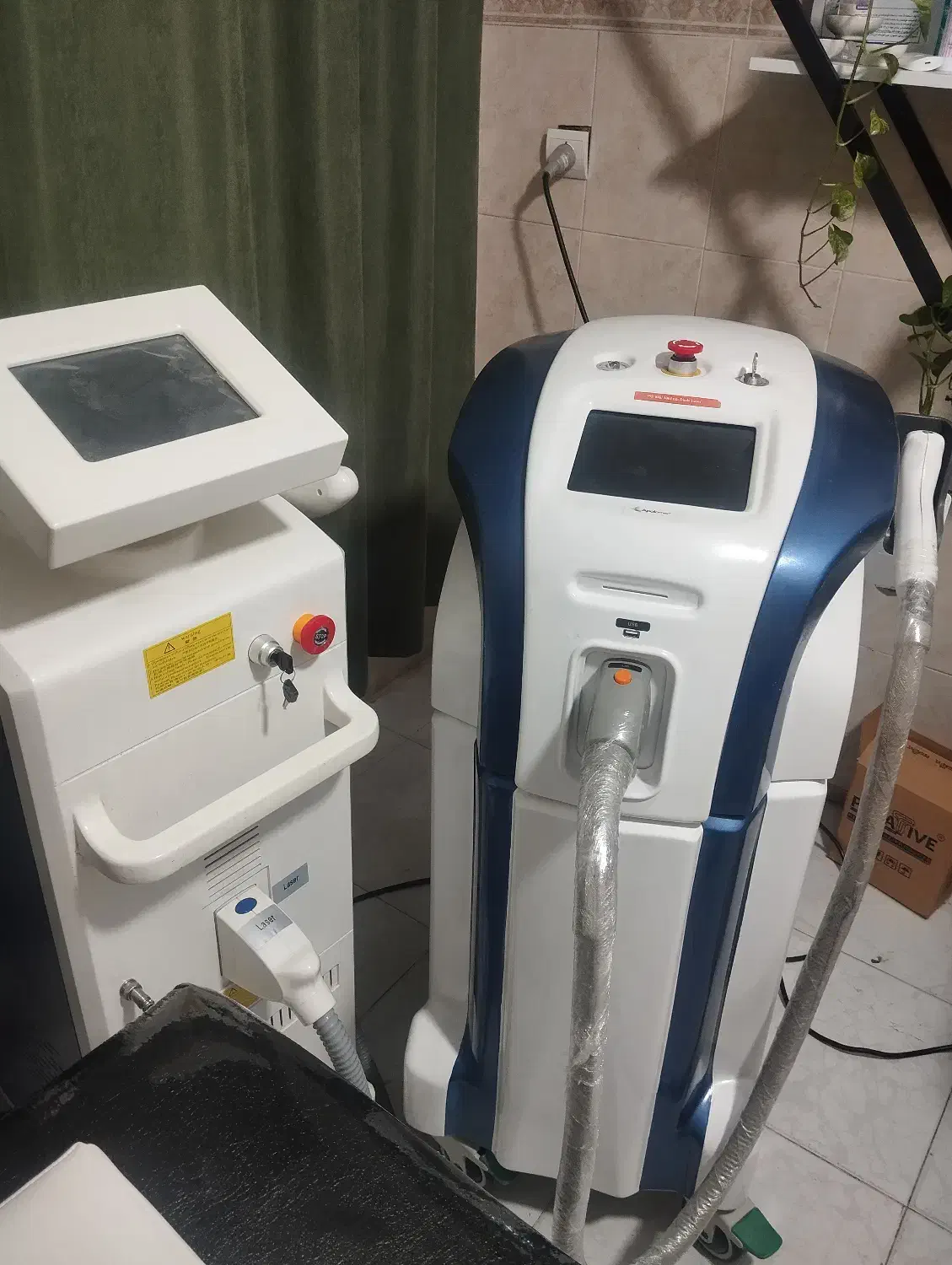 فروش دو عدد دستگاه لیزر و کیوسوییچ|آرایشی، بهداشتی، درمانی|کرج, اخترآباد|دیوار