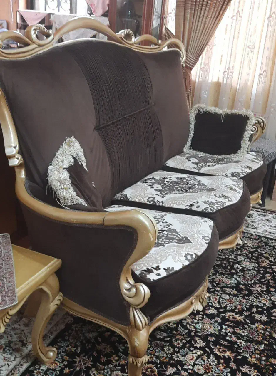 فروش مبل ۹ نفره کلاسیک تمیز|مبلمان خانگی و میز عسلی|رویان, |دیوار
