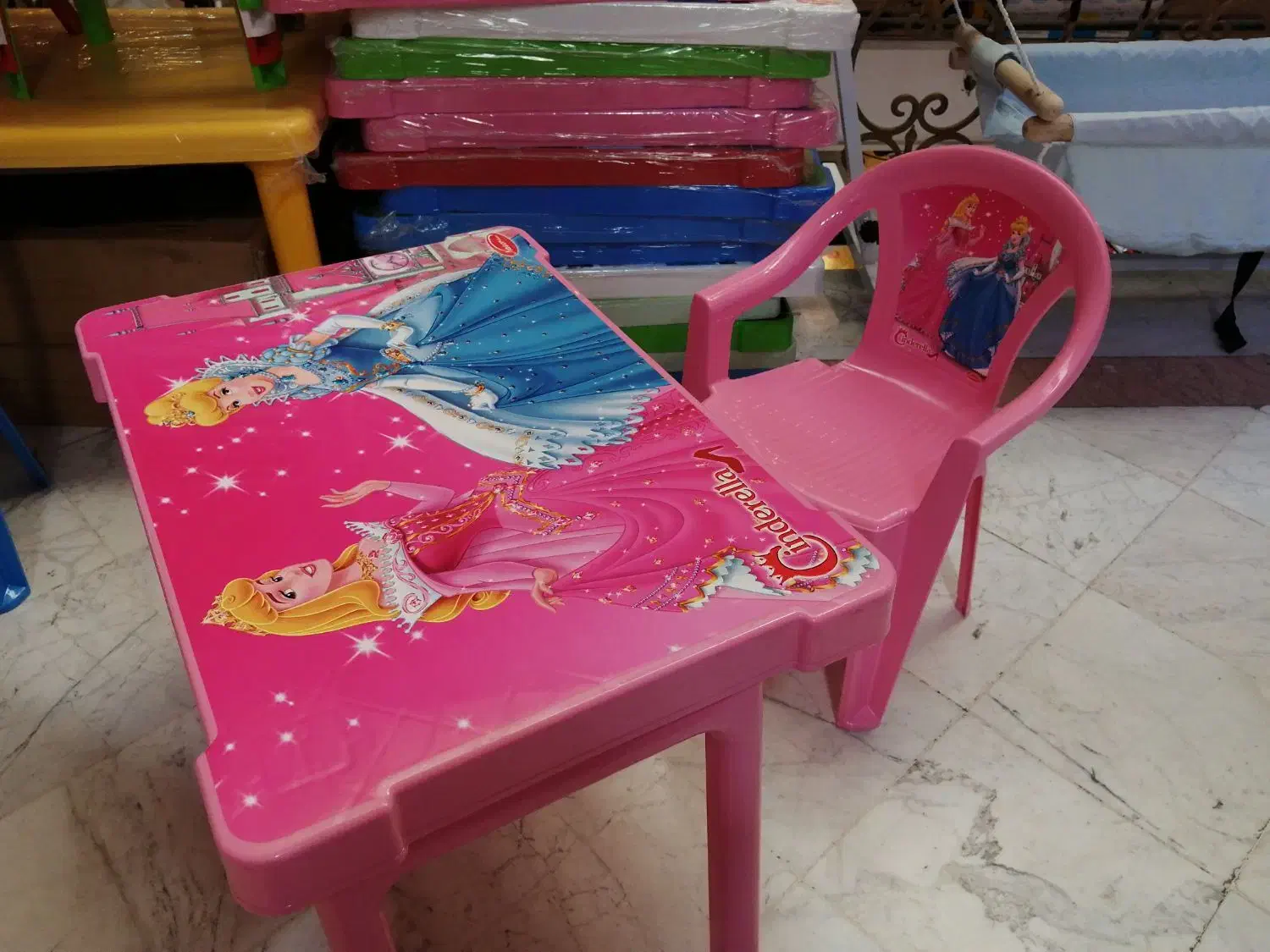 میز و صندلی تحریر|اسباب و اثاث بچه|مشهد, مصلی (کارمندان اول)|دیوار