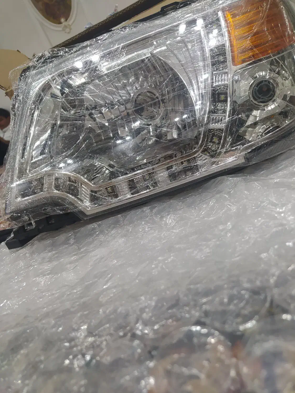 چراغ جلوی تیکا پیچ|قطعات یدکی و لوازم جانبی|تربتحیدریه, سرمحله|دیوار