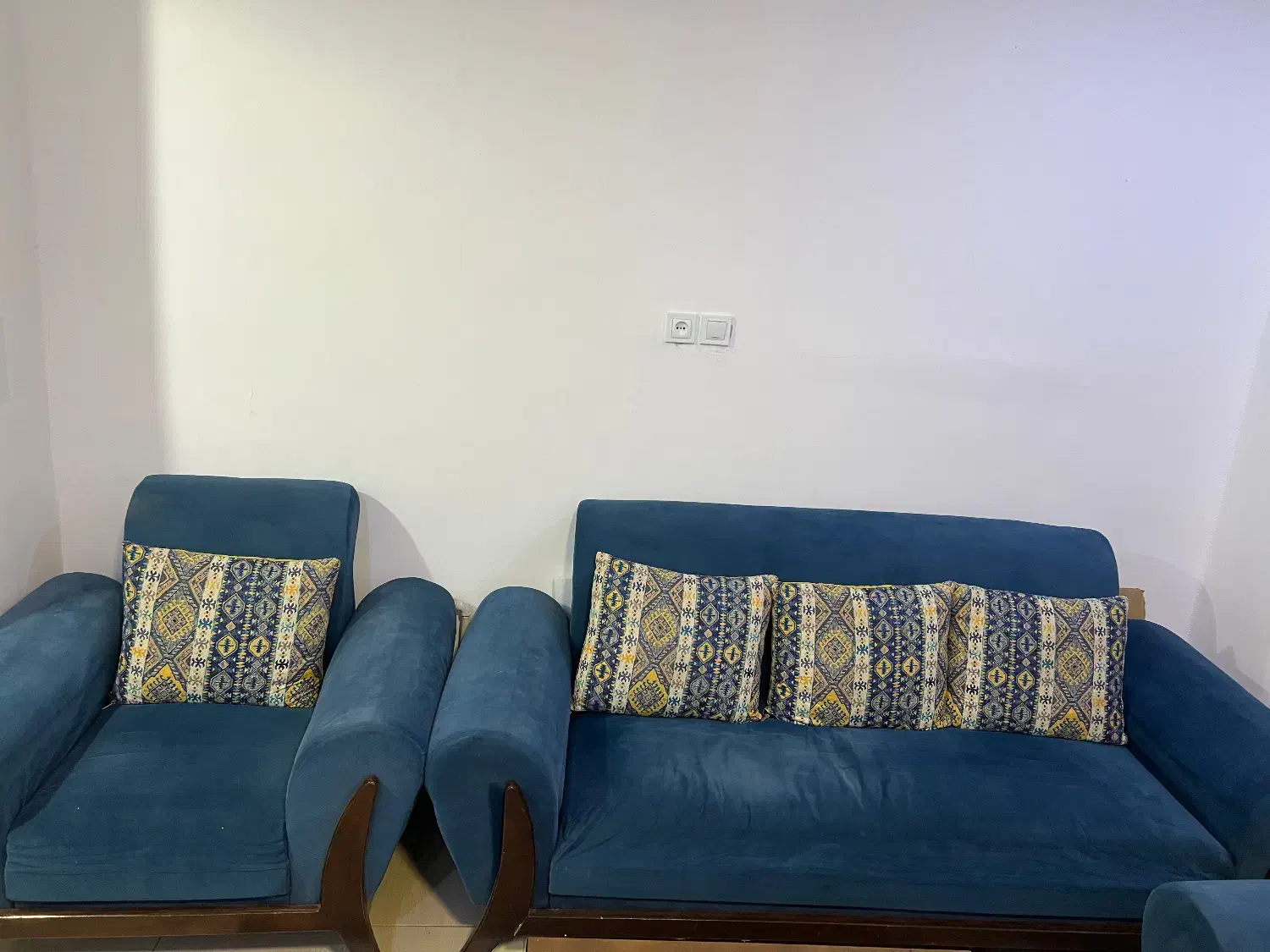 مبل|مبلمان خانگی و میز عسلی|شیراز, باغ تخت|دیوار