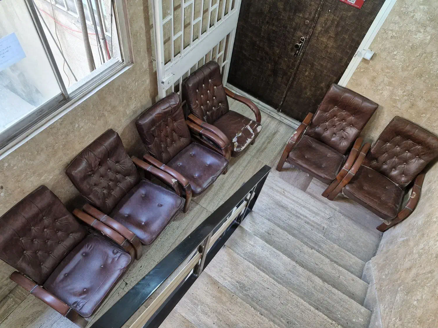 صندلی چوبی|میز و صندلی غذاخوری|تهران, فلسطین (میدان انقلاب)|دیوار