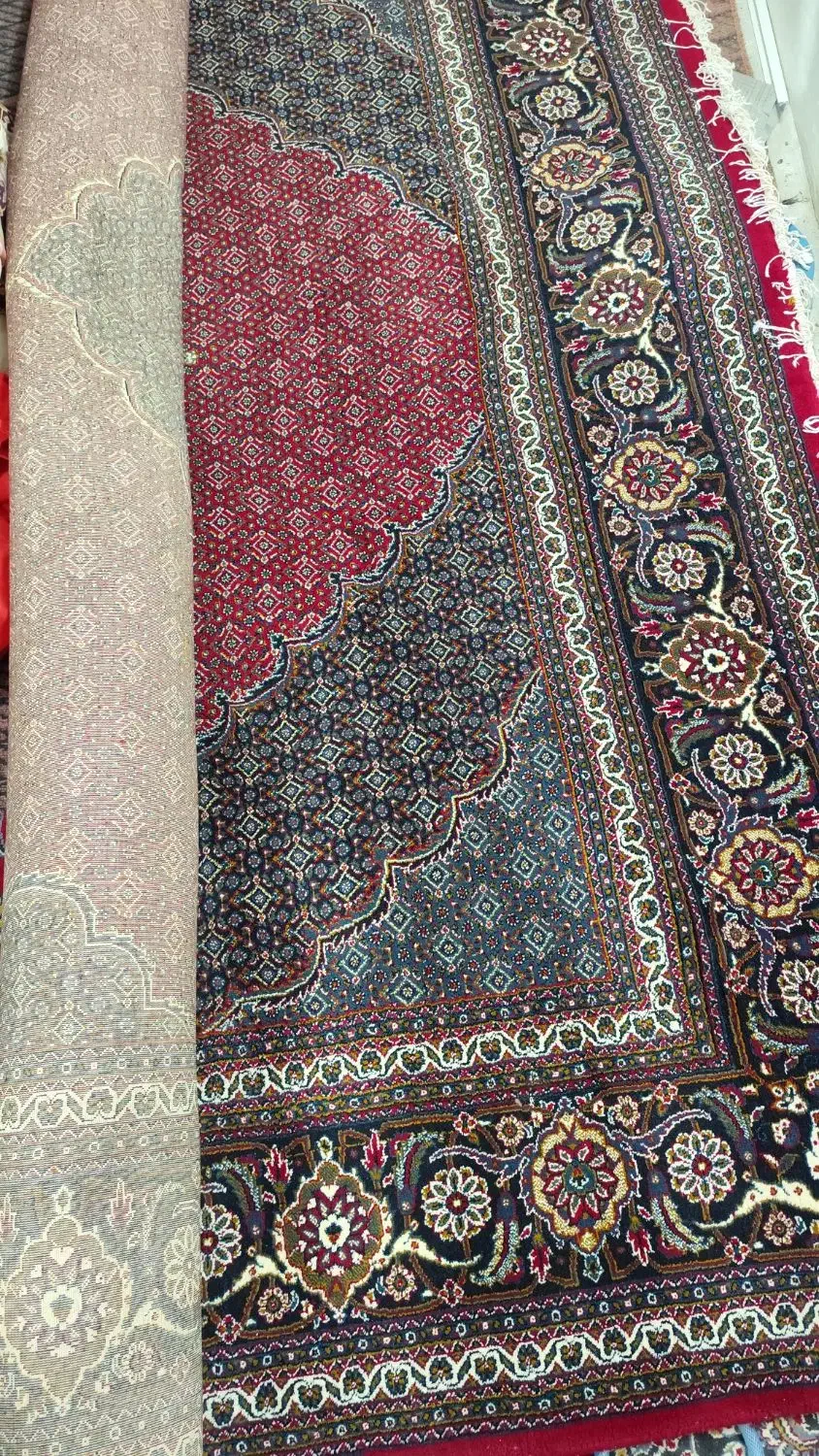 دو عدد فرش موکت و تکی|فرش|بروجرد, |دیوار