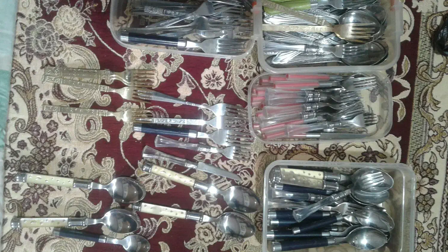 قاشق چنگال ۷۱ چنگال ۵۱ یکی قاشق دو میلیون|ظروف سرو و پذیرایی|رشت, استقامت ۲|دیوار