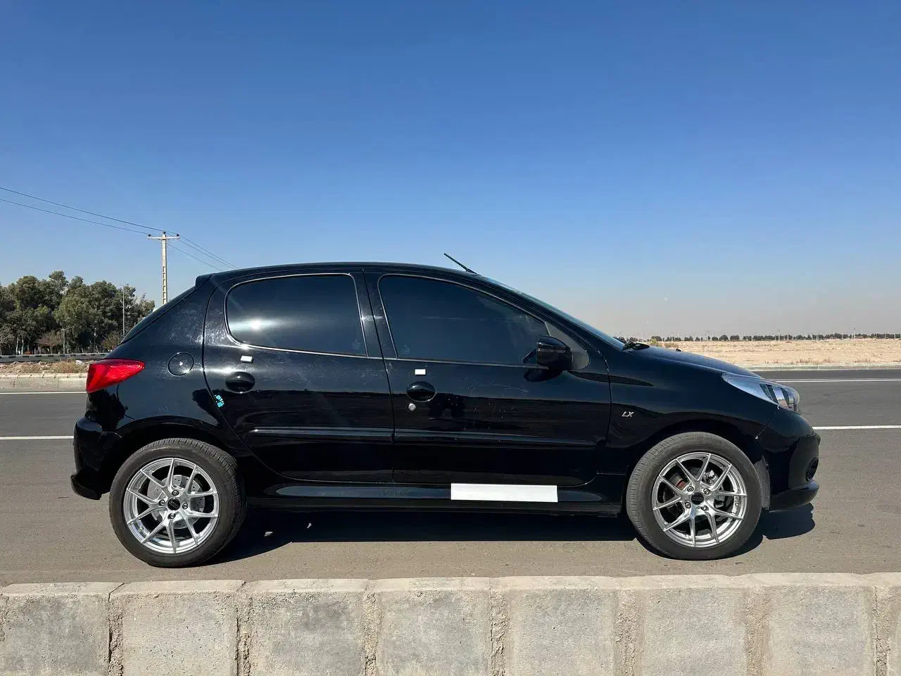 207i ارتقا یافته مشکی آبنوس|خودرو سواری و وانت|سیرجان, |دیوار