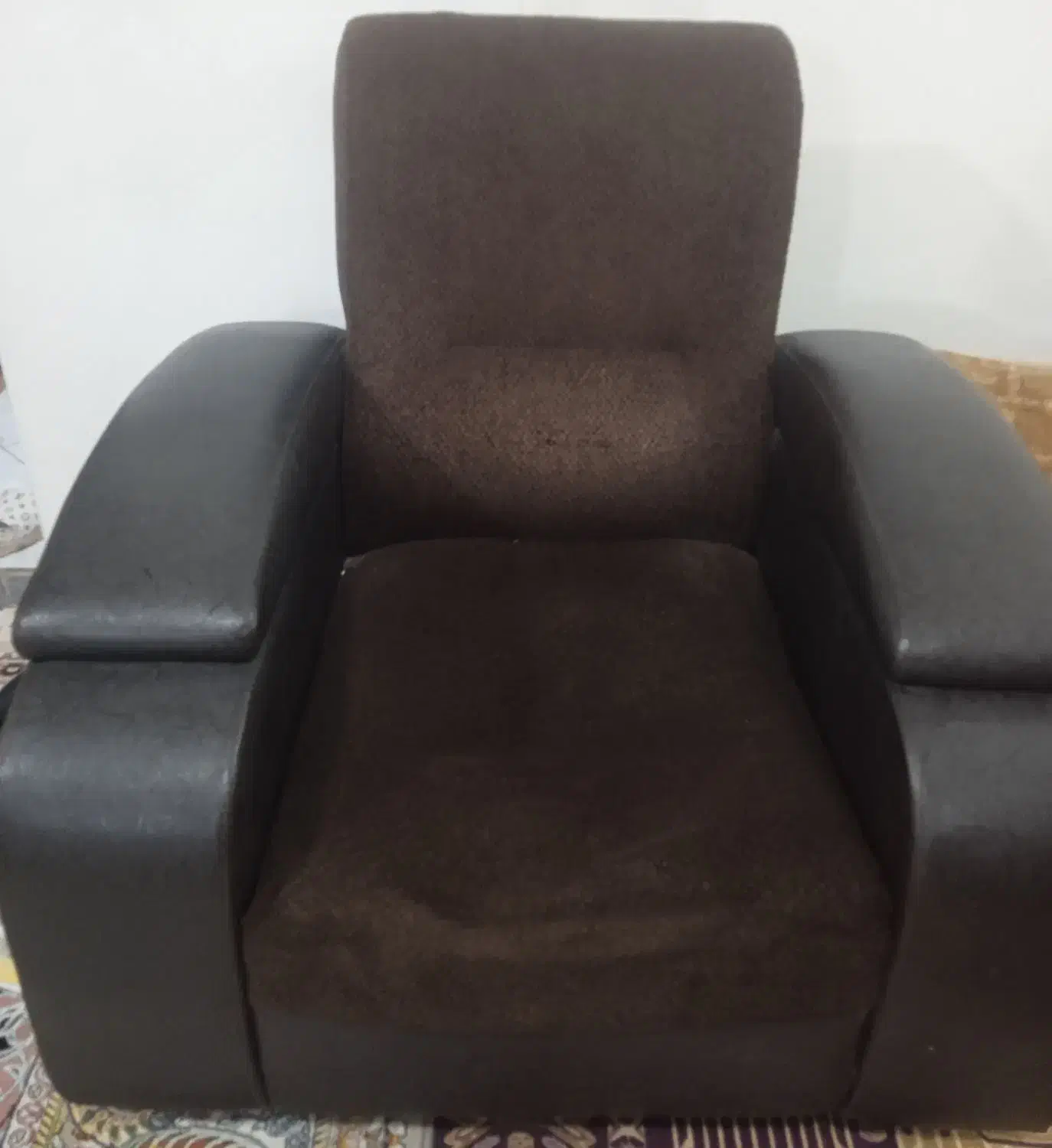 مبل|مبلمان خانگی و میز عسلی|شیراز, شاه قلی بیگی|دیوار